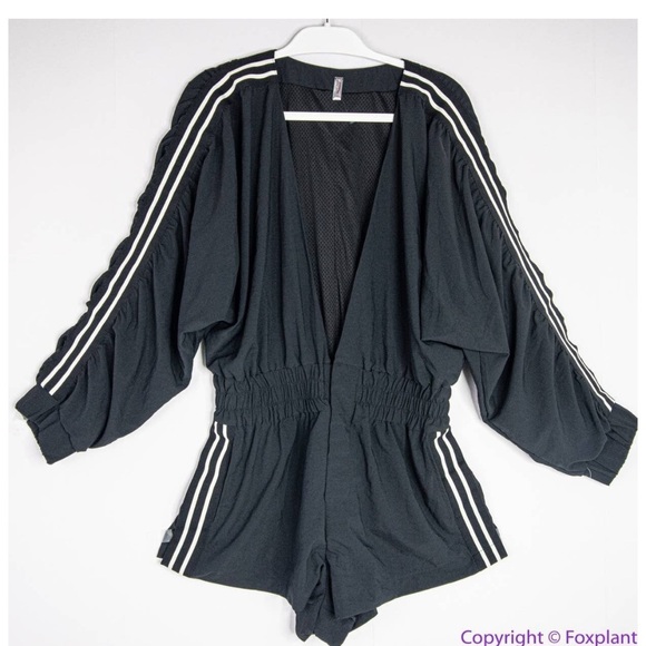 New Free People Movement Rory Romper Black Tracksuit Shorts Long Sleeves size S - Picture 2 of 5